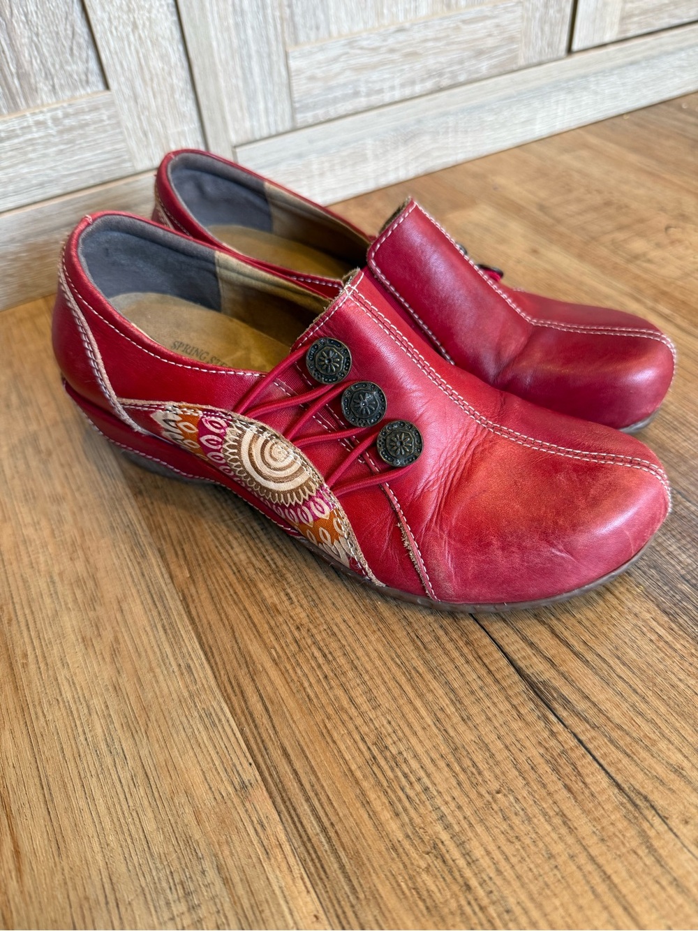 L’Artiste Red Leather Slip-On Loafers with Decorative Buttons EU37 US6.5